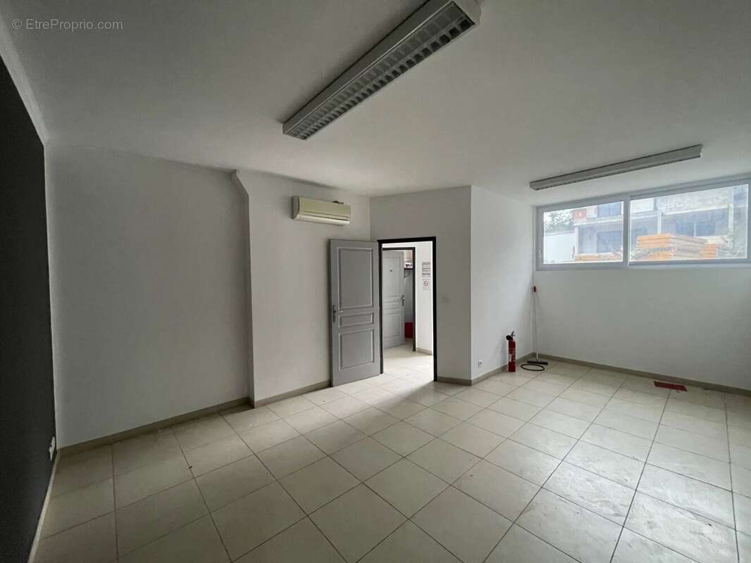 A VENDRE  Bureaux + Entrepôt au total   610m2 - photo 15