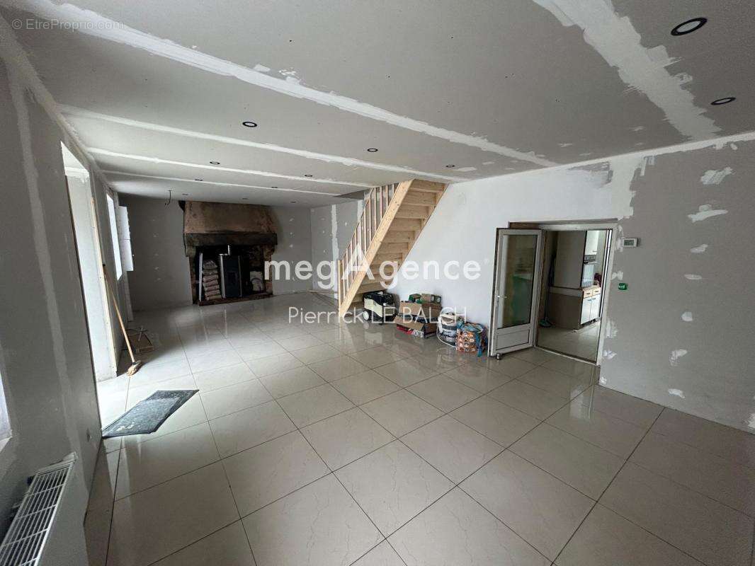 À vendre Maison en pierre rénovée de 112 m² à Plounérin - photo 5