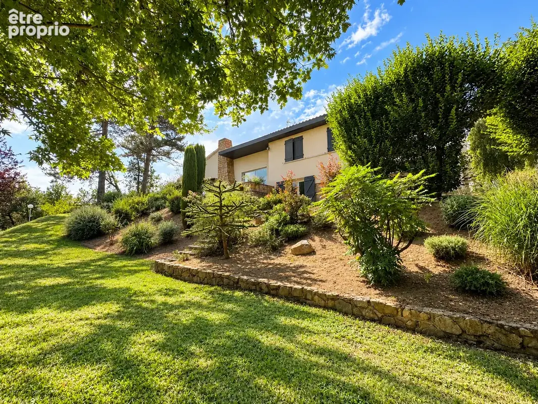 Propriété de 232 m2 avec piscine et jardin paysager - photo 1