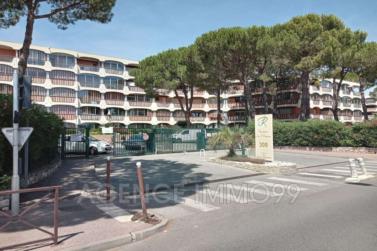 Parking à MANDELIEU-LA-NAPOULE