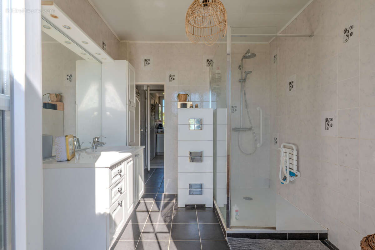 Propriété 5ha   4 maisons   piscine   tennis   idéal gîtes - photo 9