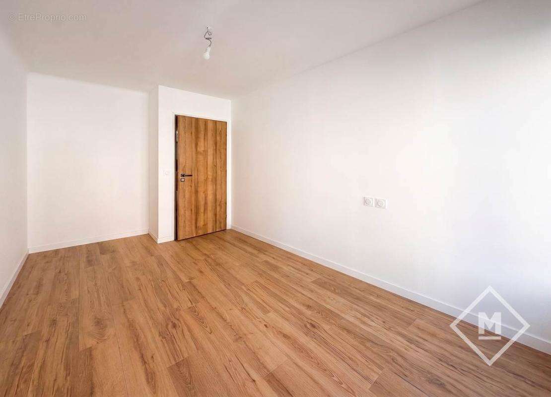 Appartement à MARSEILLE-4E