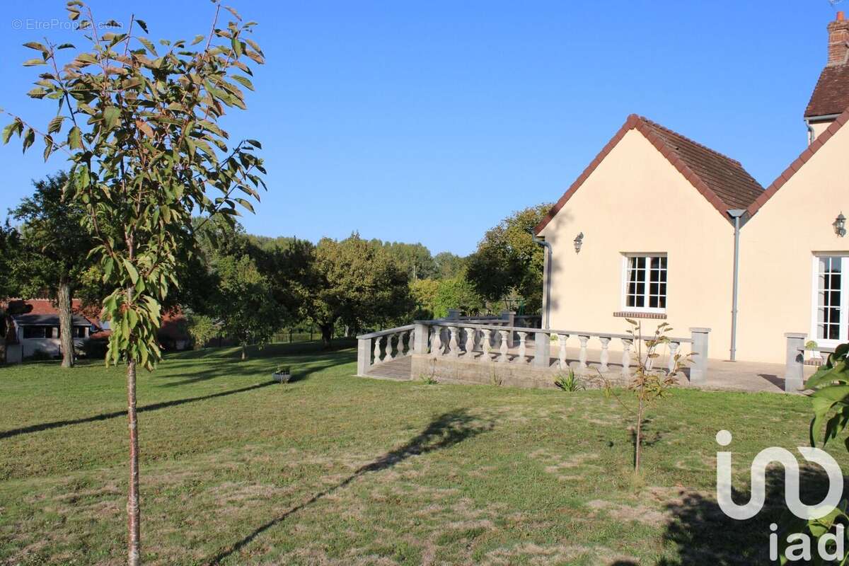 Maison 168 m² à Champlay  - photo 8