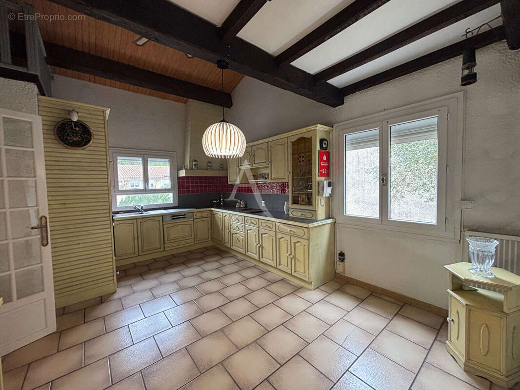 Carcassonne, maison familiale avec piscine et garages - photo 6