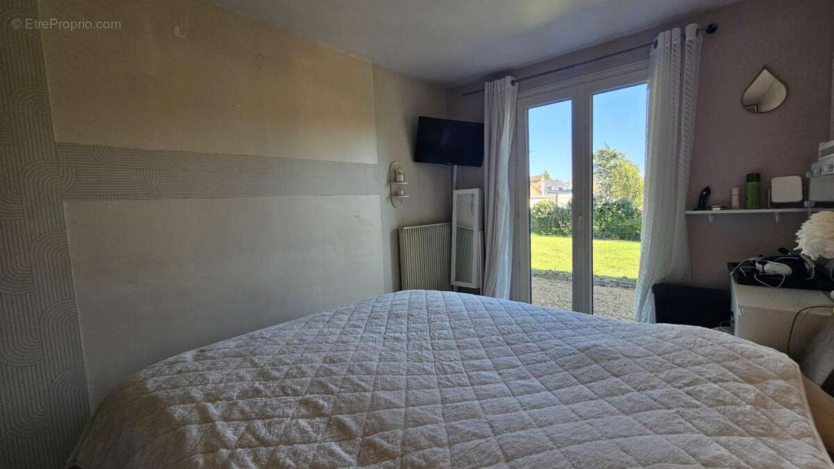 Noyant centre – Plain-pied 3 chambres, jardin sans vis-à-vis et garage de 35 m² - photo 13