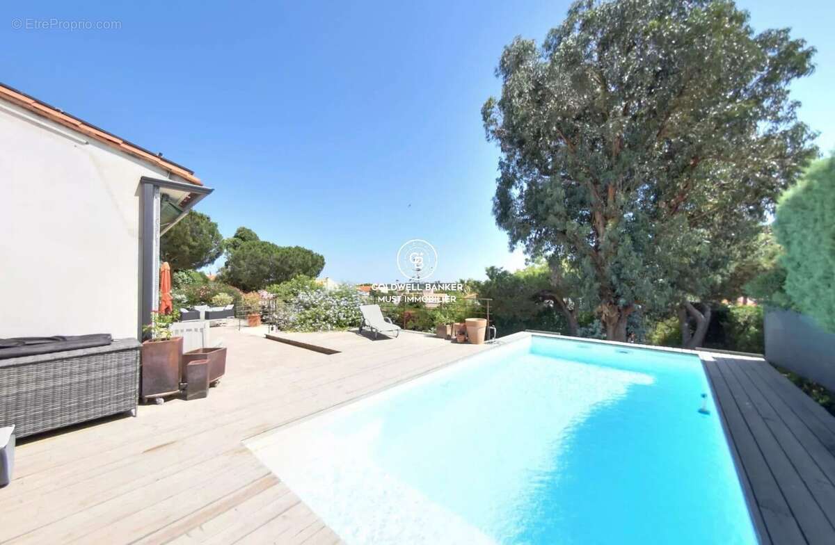 Canet: Maison dominante avec vue, en impasse, avec 1000 m² de terrain et piscine - photo 16