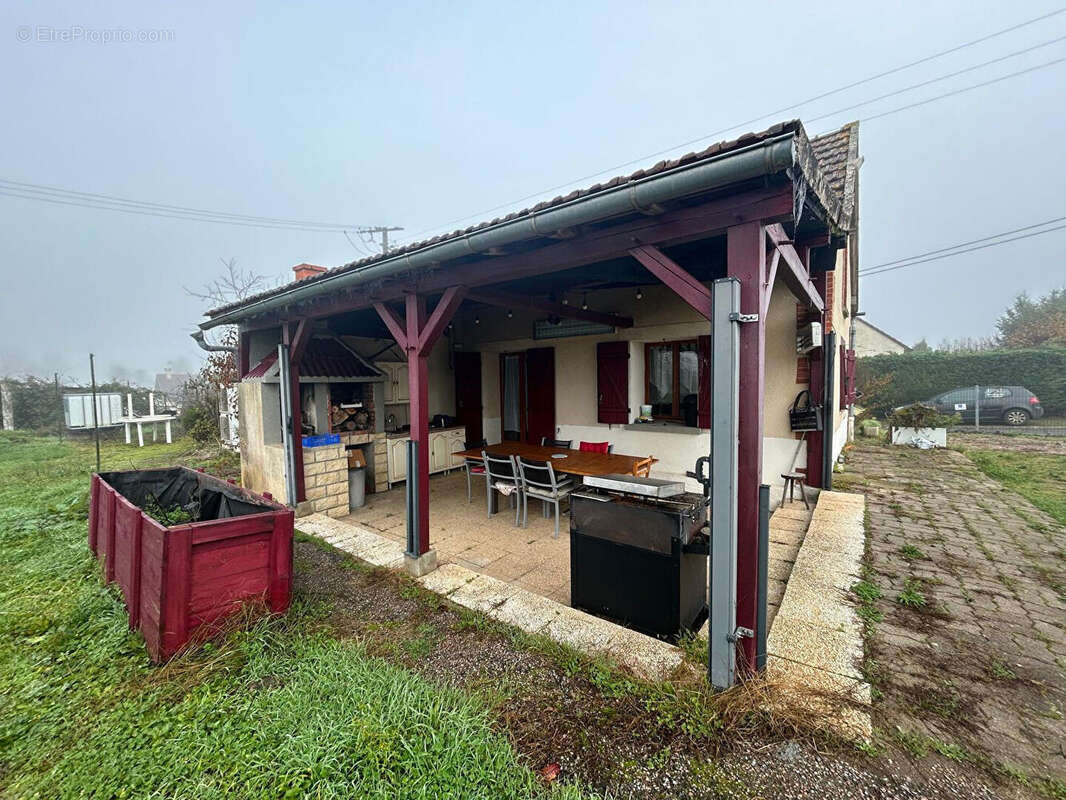 Maison à MARSEILLES-LES-AUBIGNY