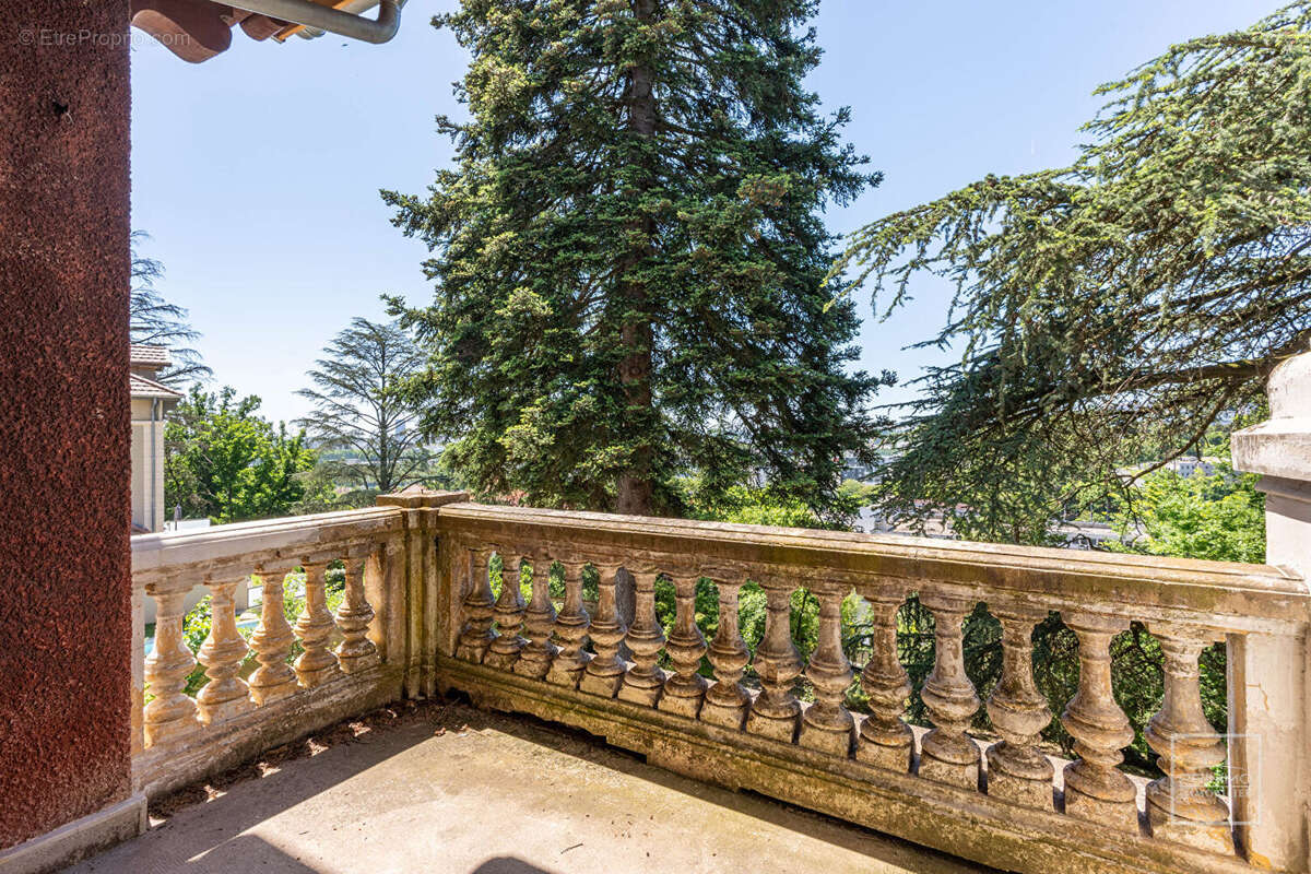 Maison à CALUIRE-ET-CUIRE