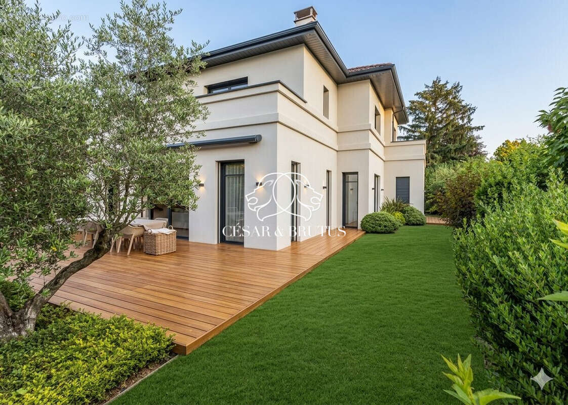Maison 202 m² à Saint-Didier-Au-Mont-D'or  - photo 3