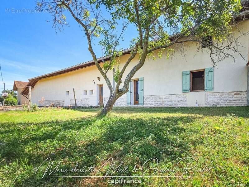 Longère avec double garage et dépendances - photo 20