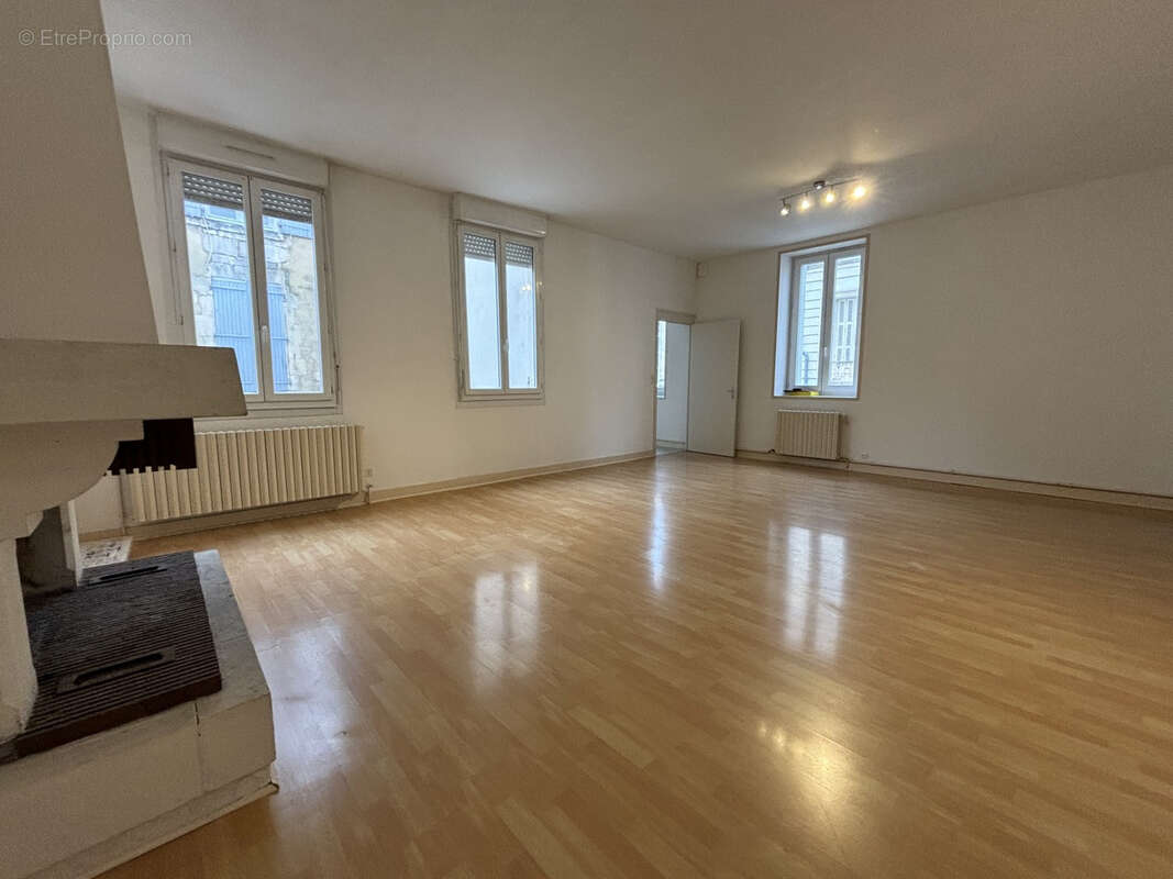 Hyper centre immeuble mixte local commercial et triplex f4 - photo 13