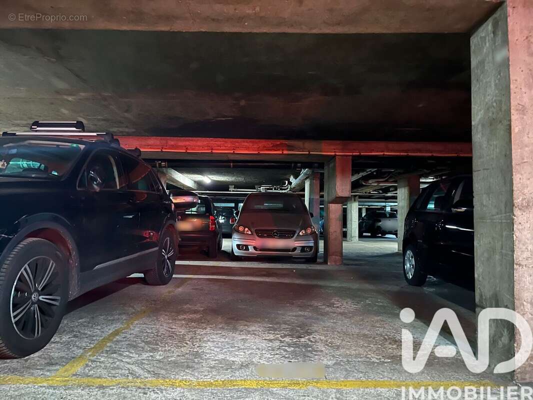 Photo 3 - Parking à PARIS-11E