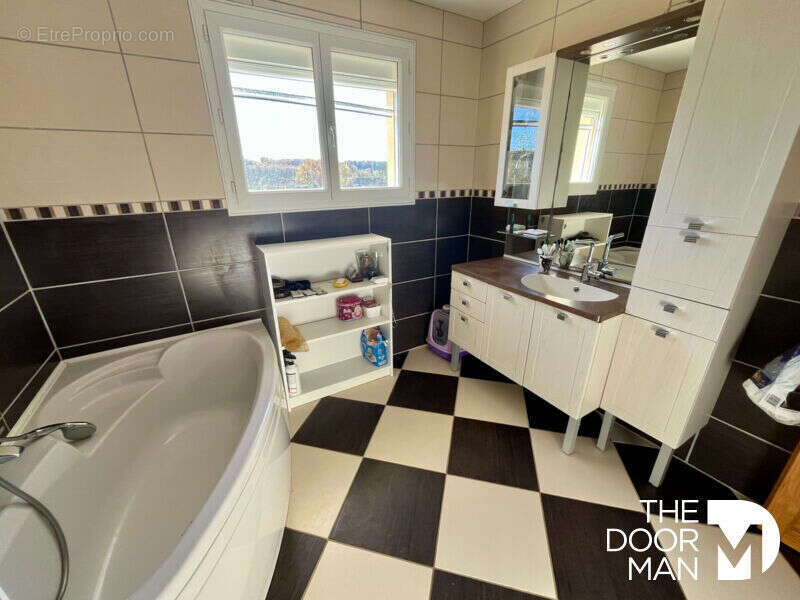 Maison à NEUILLY-L&#039;EVEQUE