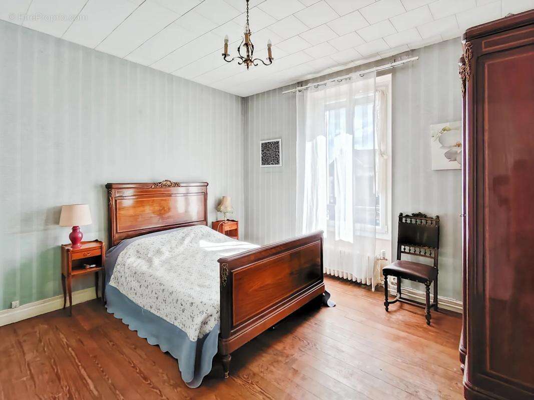 Maison à SAINT-PIERRE-LES-NEMOURS
