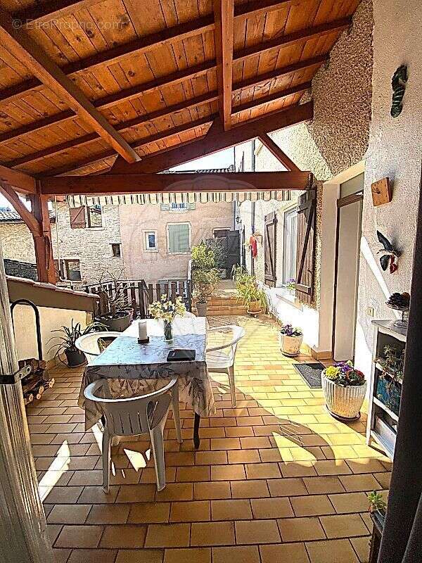 Maison à LUCENAY