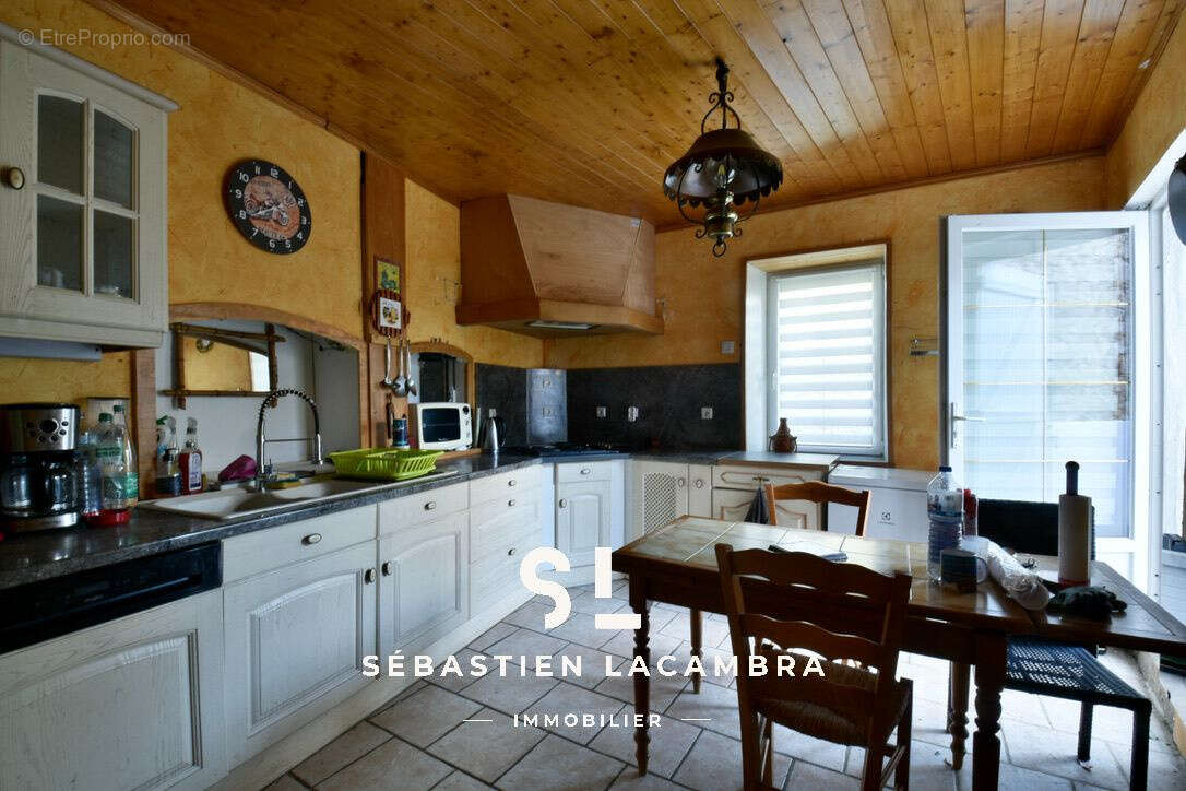 Maison en pierre rénovée   5 pièces   Piscine avec dôme   Terrain arboré - photo 9