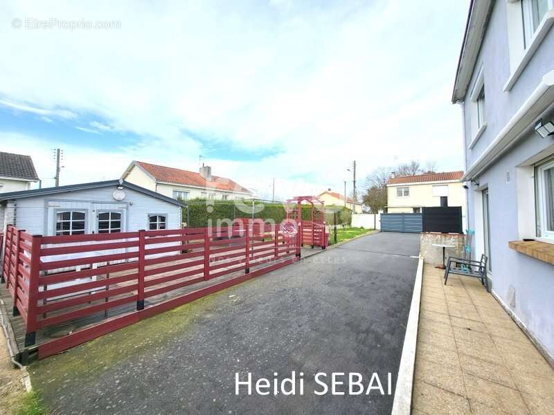 Maison à LA TESSOUALLE