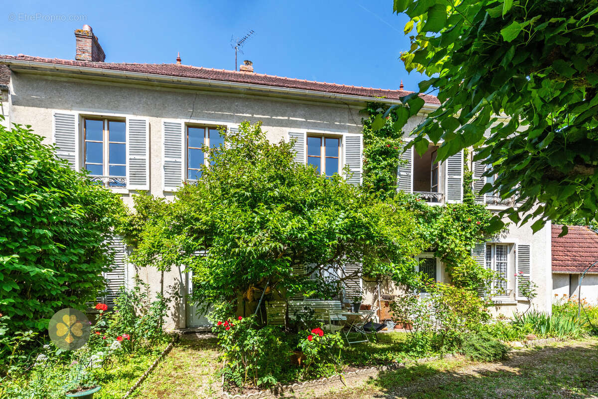 Maison à THOIRY
