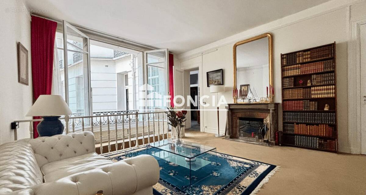 Appartement à PARIS-16E