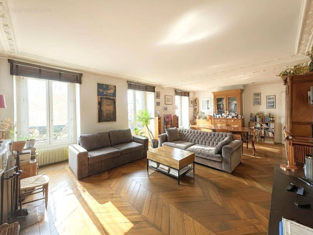 Appartement à PARIS-10E