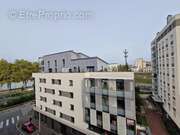   - Commerce à LYON-7E