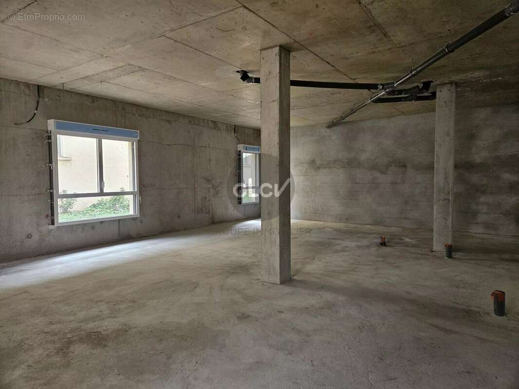 Commerce à CRAPONNE