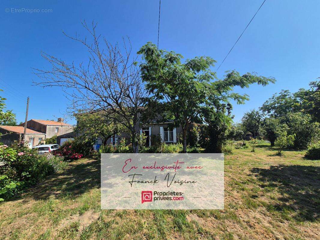 Maison à VENDRENNES