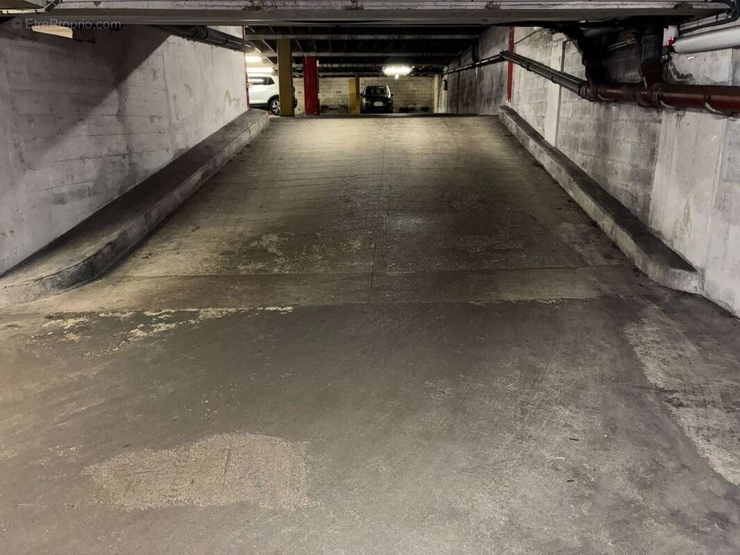 Parking 11 m² à Paris-17e  - photo 3