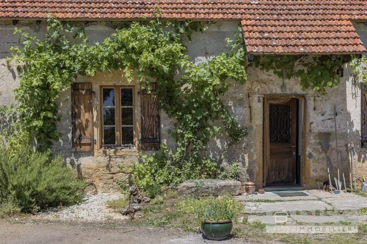Charmant ensemble avec petite maison et dépendances. - photo 23