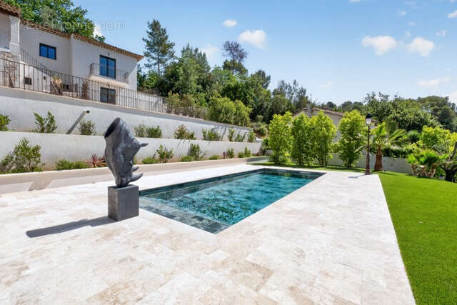 Maison à ROQUEFORT-LES-PINS