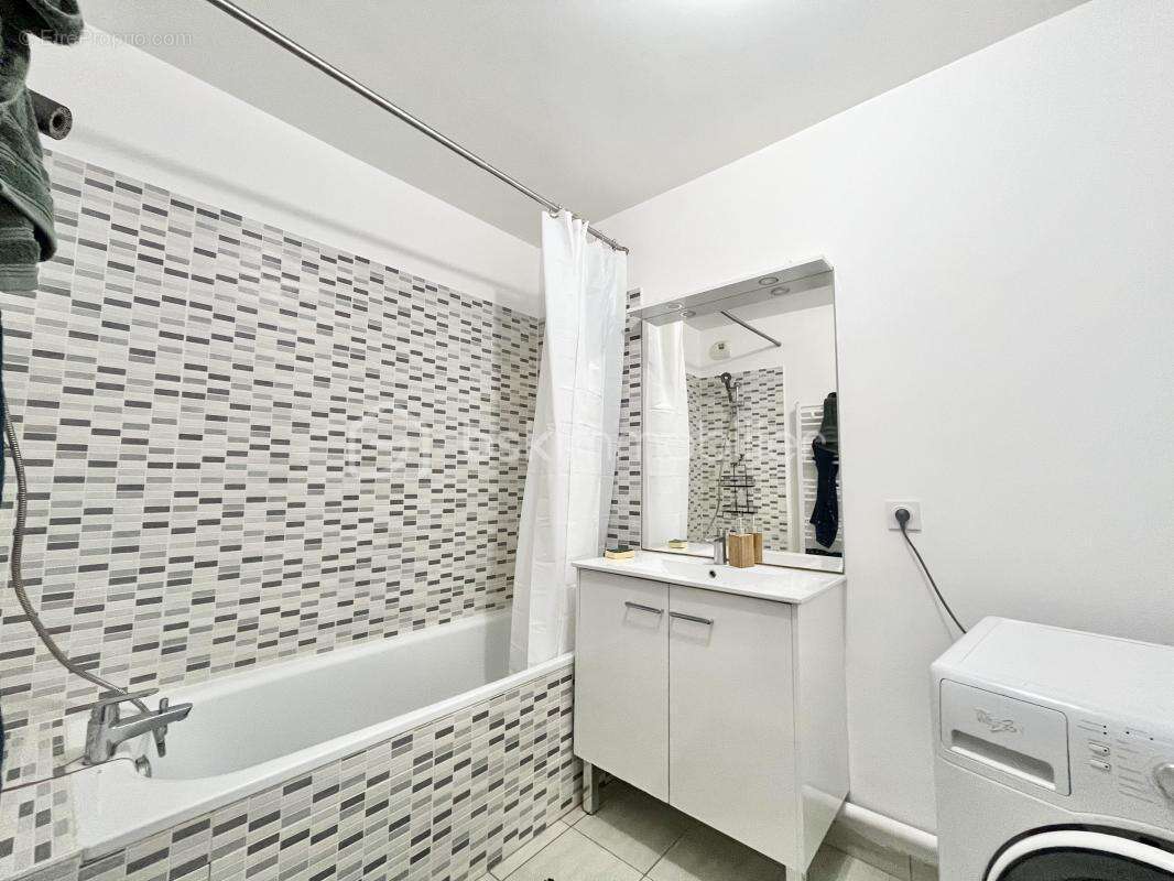 Appartement T4 80m2 avec terrasse 39m2, cave et parking ! - photo 12