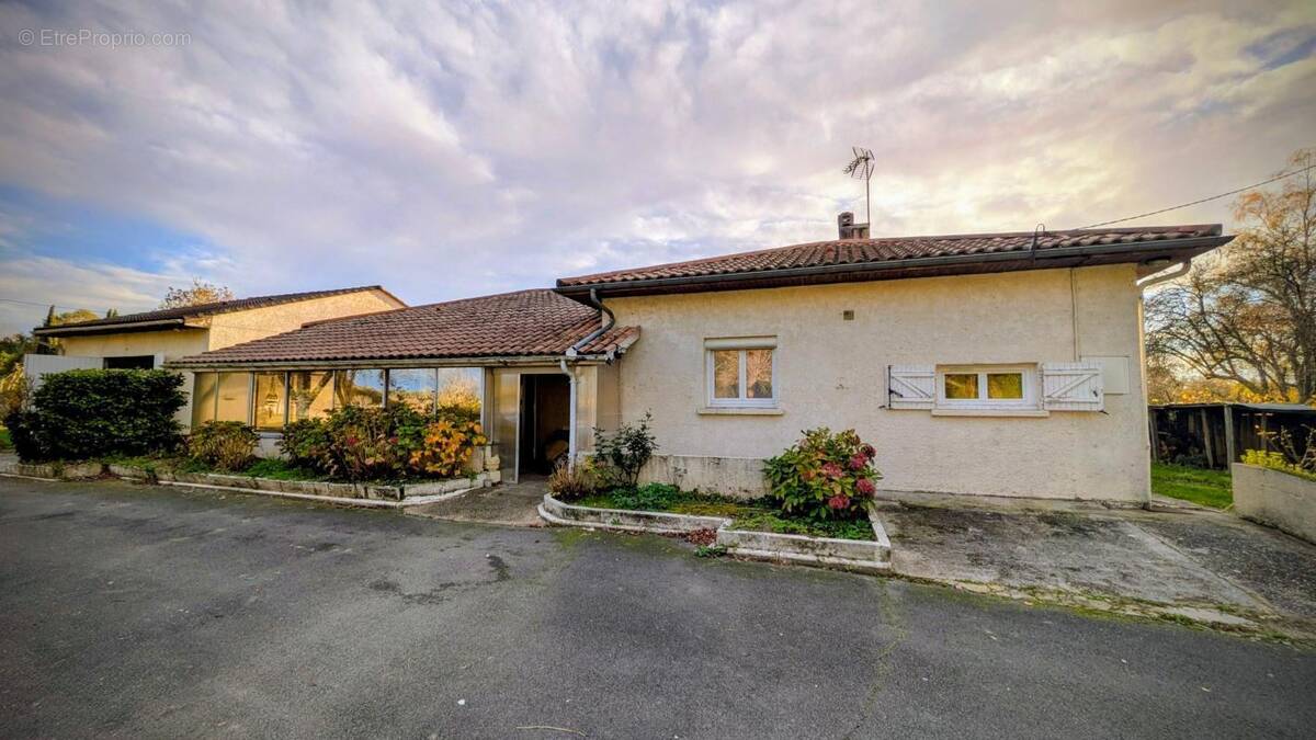 Maison à AUBIE-ET-ESPESSAS