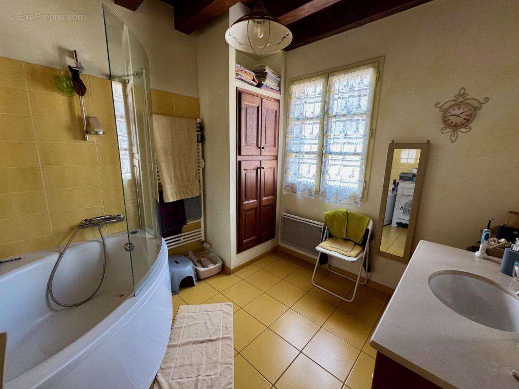 Maison à ENTRAYGUES-SUR-TRUYERE