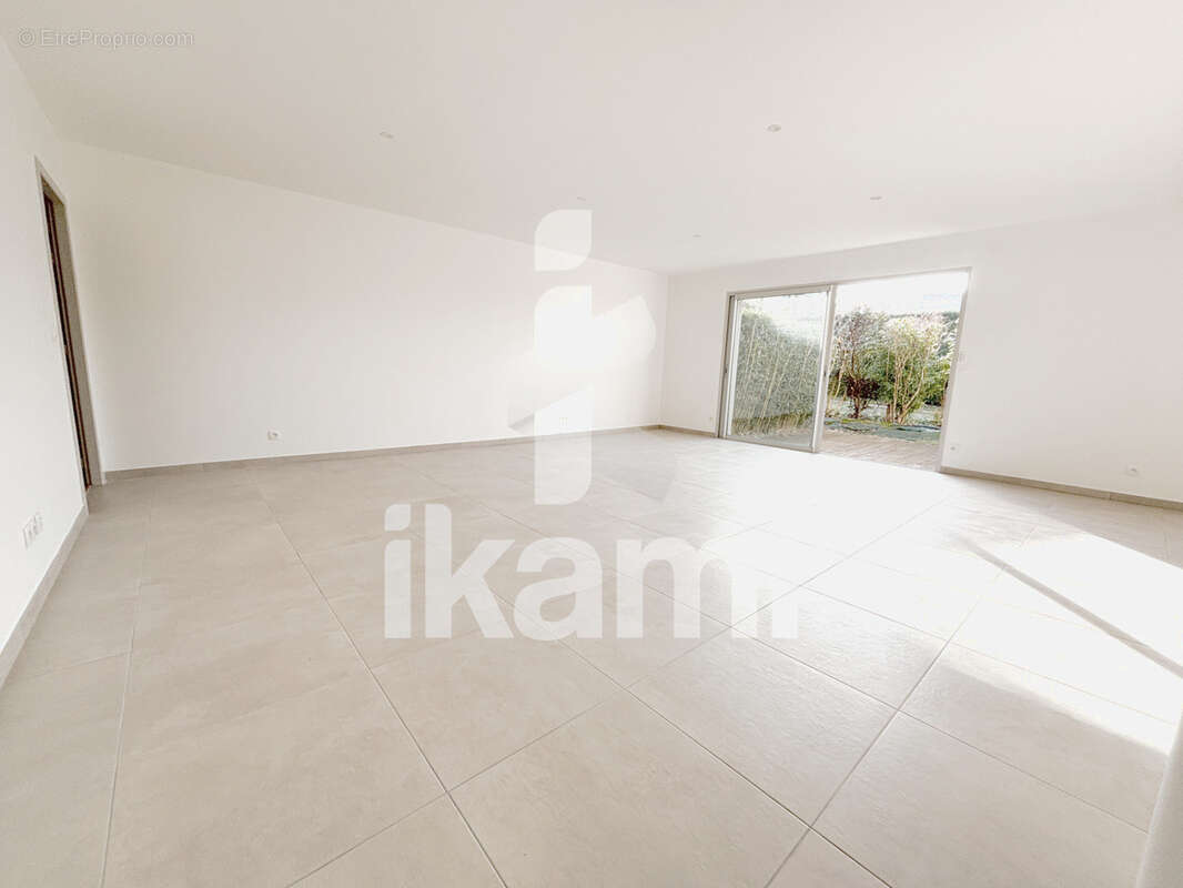 Appartement à SAINT-DONAT-SUR-L'HERBASSE