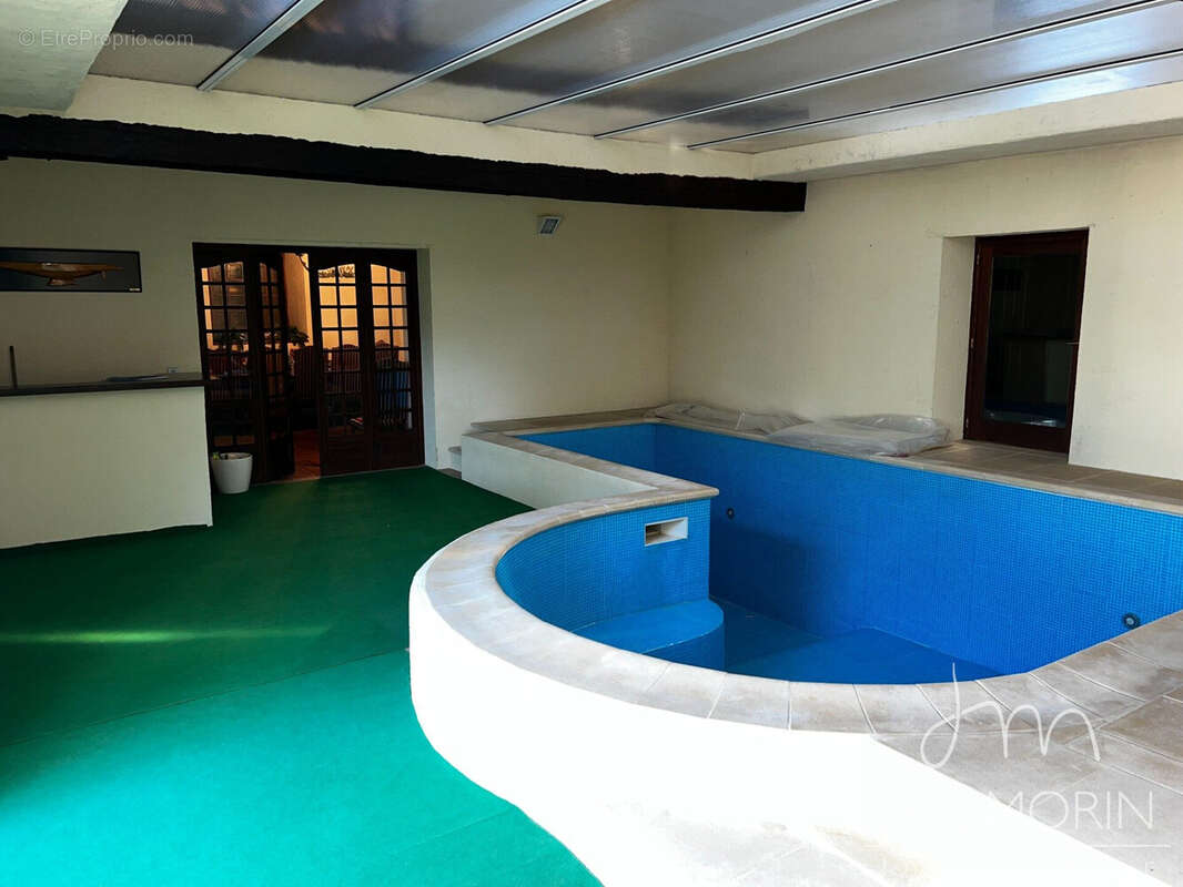 Maison 281 m² à Peyrins  - photo 3