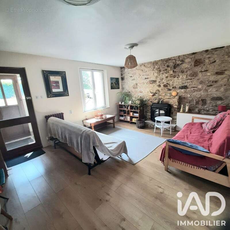 Maison 47 m² à Duault  - photo 4