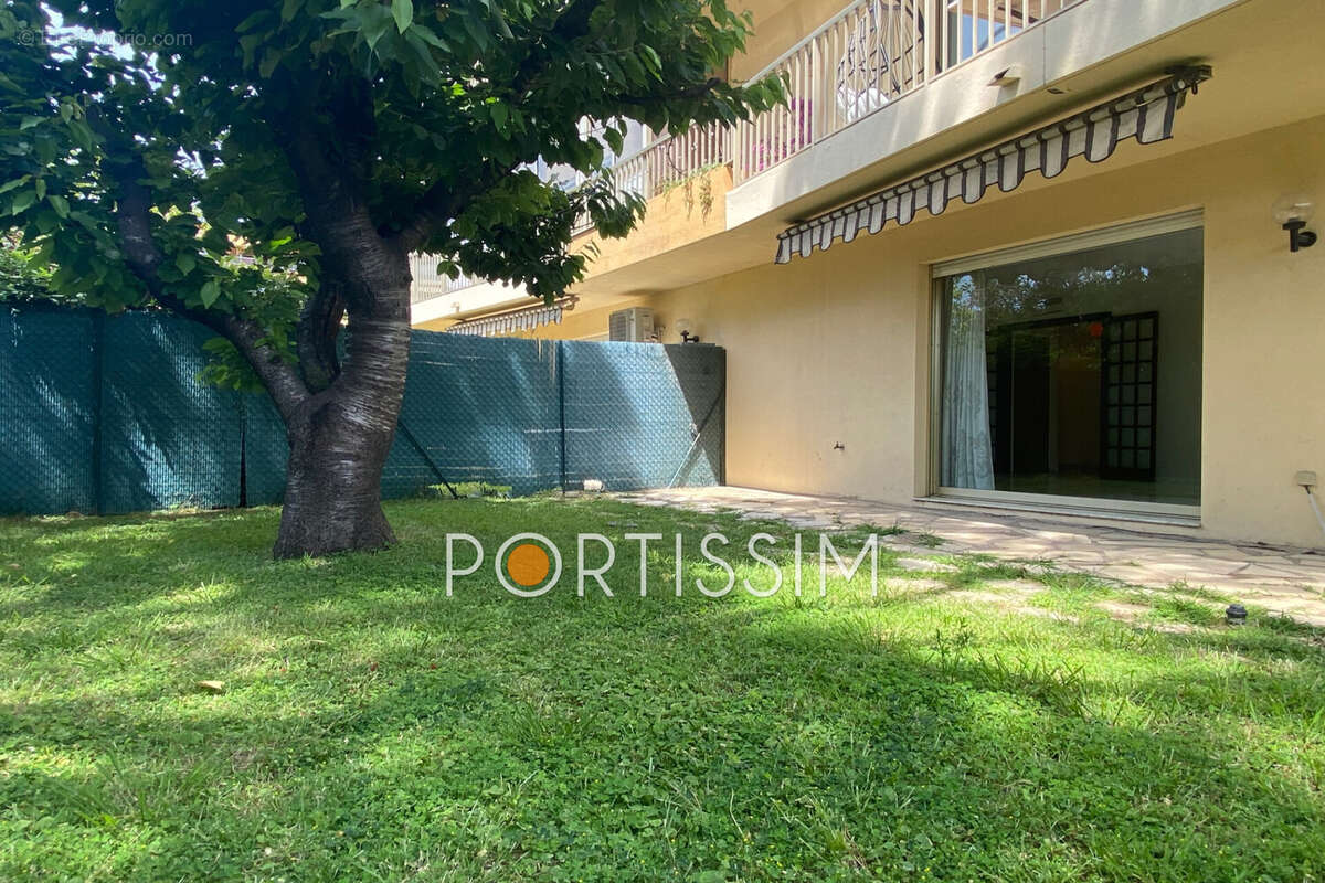 Appartement à SAINT-LAURENT-DU-VAR