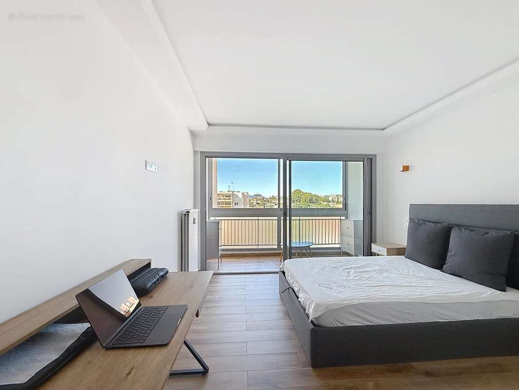 Appartement rénové de 115 m² Dernier etage au Cannet  - photo 10