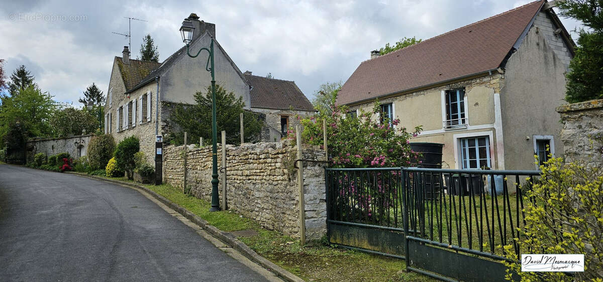 À Chérence, propriété de 280m2 avec travaux et maison habitable - photo 5