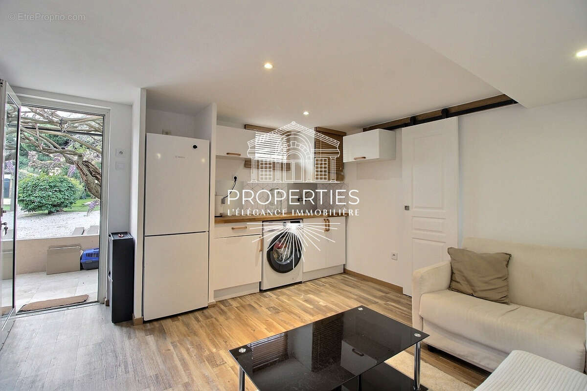 Maison à BORMES-LES-MIMOSAS