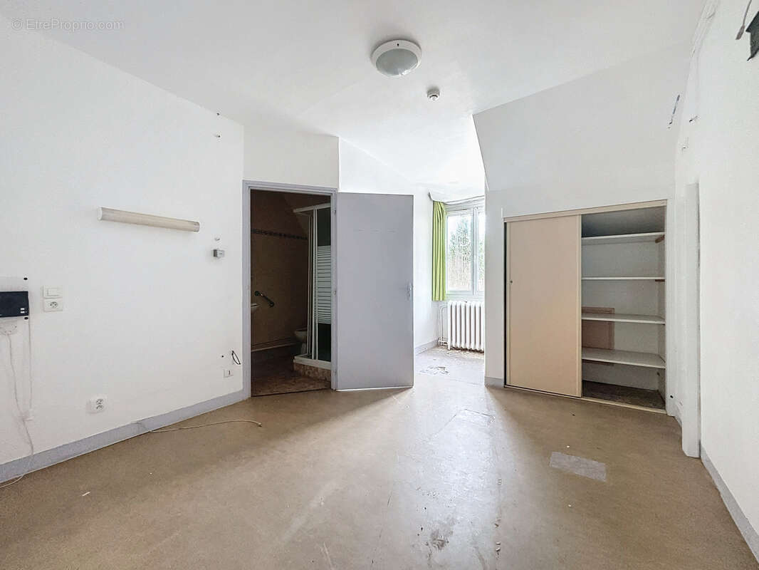 Maison à THEZILLIEU