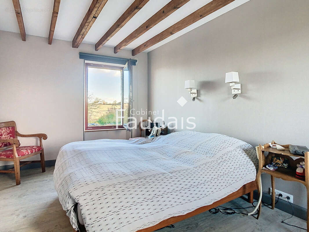 Maison à CONDE-SUR-VIRE