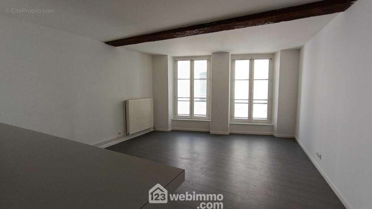 pièce de vie - Appartement à VERDUN