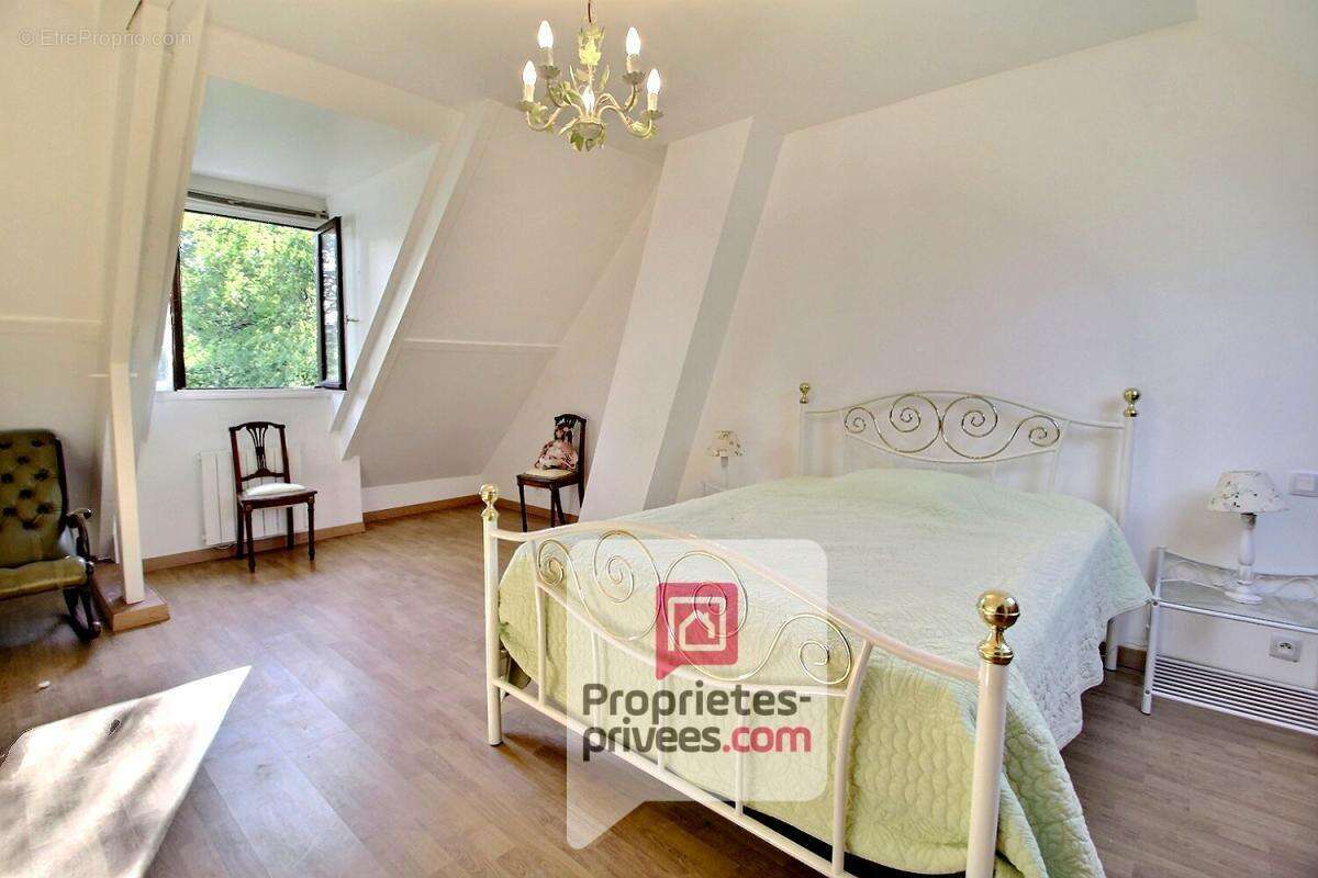 A 1h de PARIS - Secteur recherché - Maison de 130 m2 - 4 CHAMBRES - GARAGE - TERRAIN 2088  m2 - photo 12