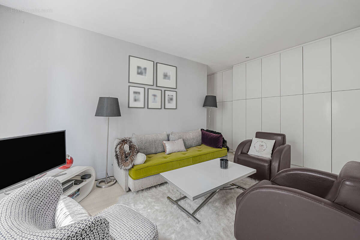 Appartement à PARIS-14E
