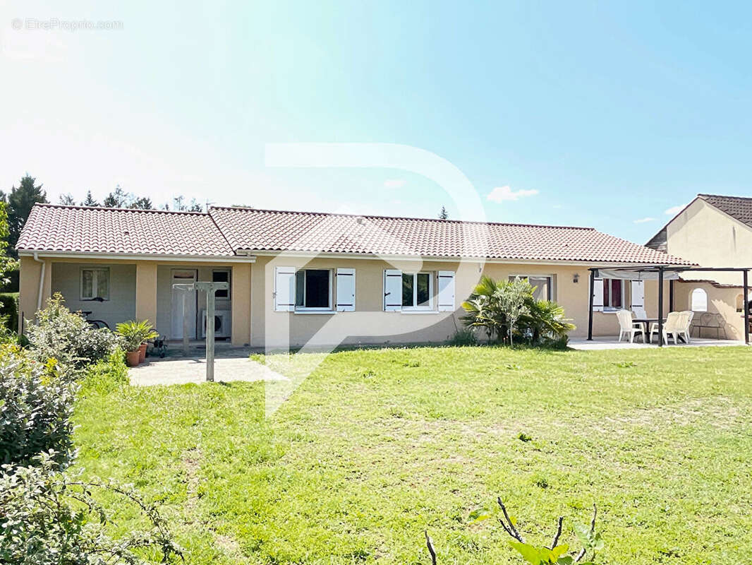 Maison à SAINT-FRONT-DE-PRADOUX