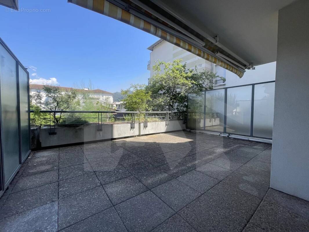 Appartement à SAINT-MARTIN-D'HERES
