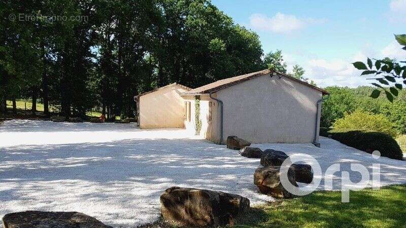 Maison à SAVIGNAC-LES-EGLISES