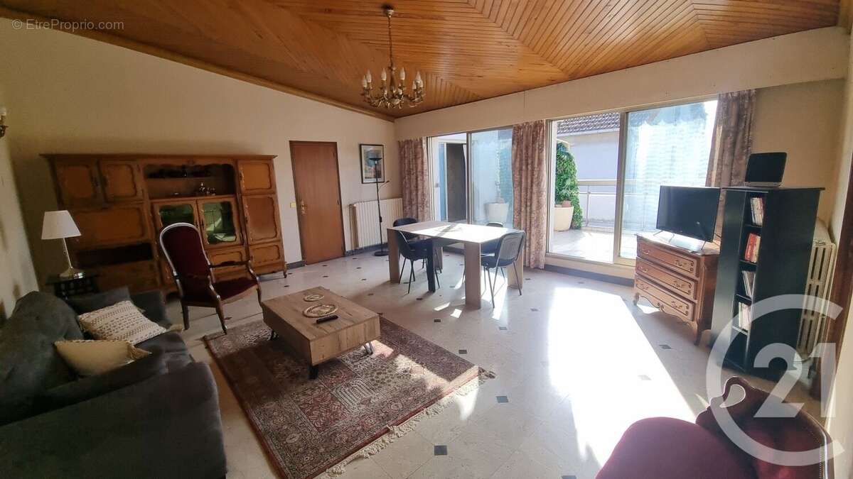 Maison à SAINT-MAUR-DES-FOSSES