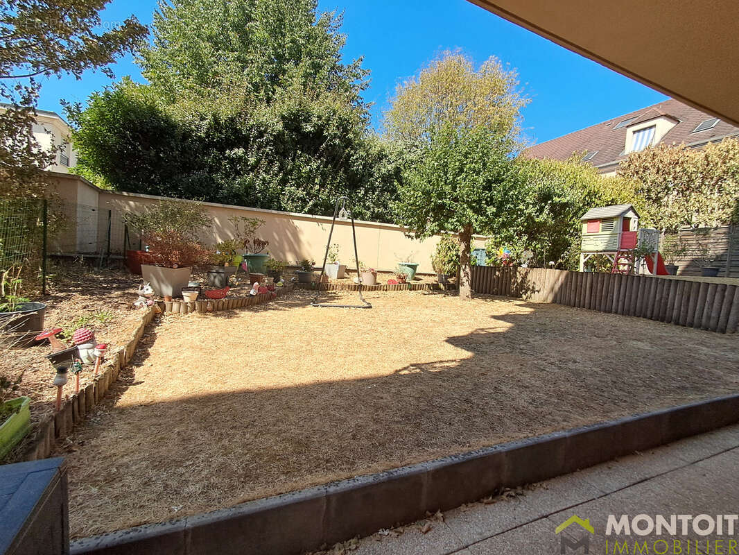Appartement 69m2 - 2 chambres - jardin terrasse 190m2 - parking - transports et commodites - photo 3